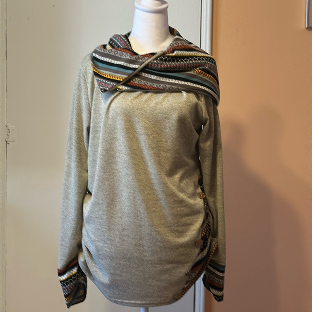 Size stated 18, but runs small. Long sleeve, hooded, shirt. Light tan multicolor